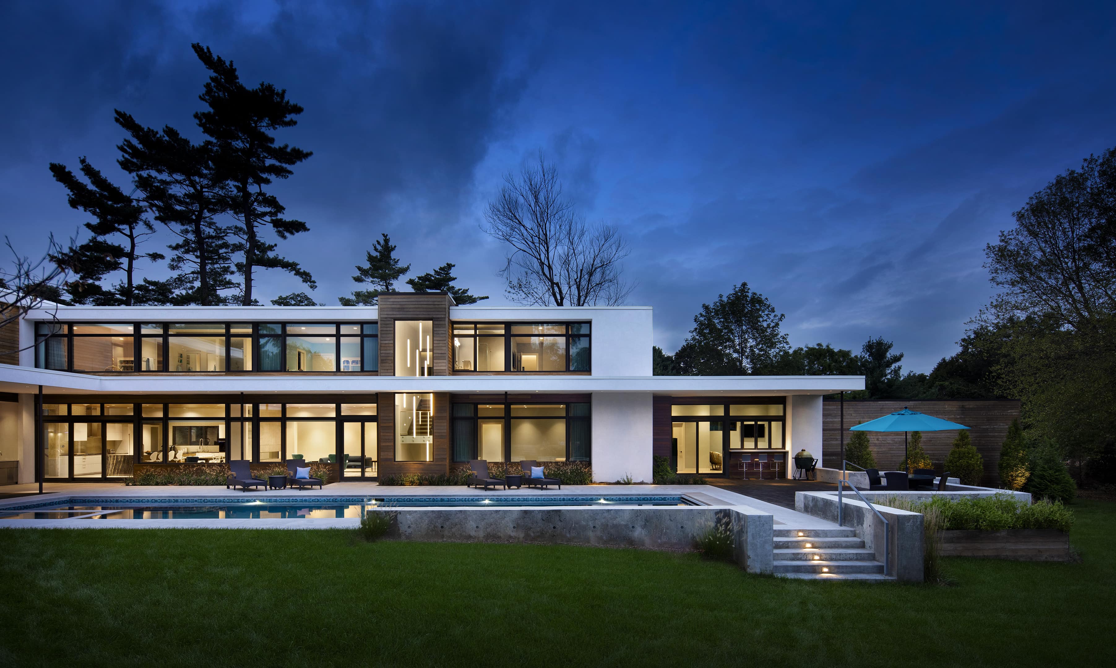 highway house - courtyard right side night